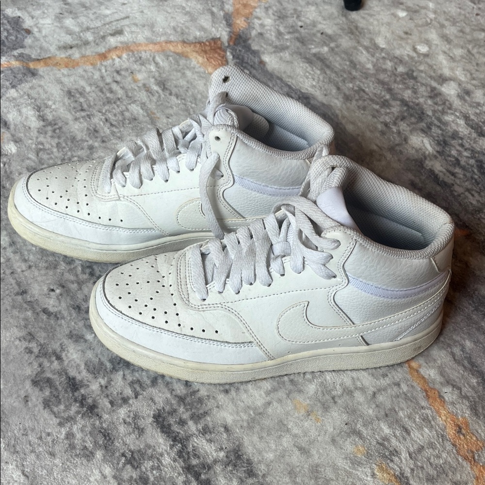 WOMEN'S NIKE COURT VISION MID SNEAKERS